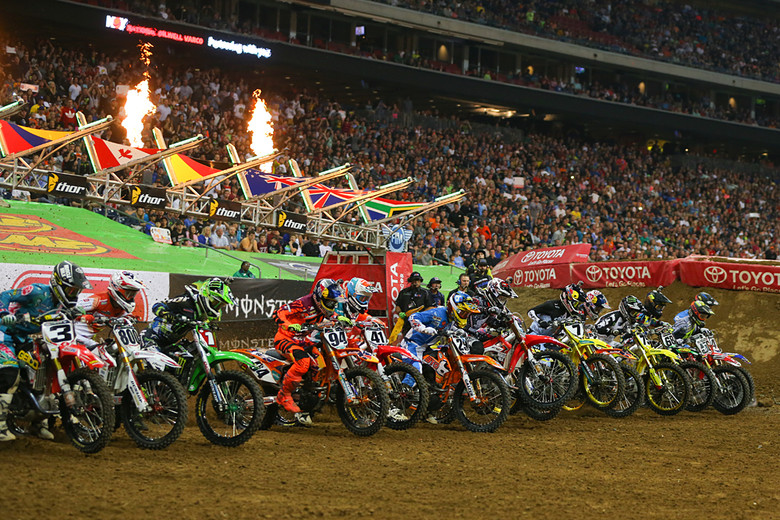 Ryan Villopoto got the 450 race started with a holeshot, and that's usually bad news for his competitors. There'd be no repeat of last week, where James Stewart caught and passed him.