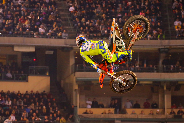 Justin Hill took the first heat race win after getting by the early leader, Josh Hansen.