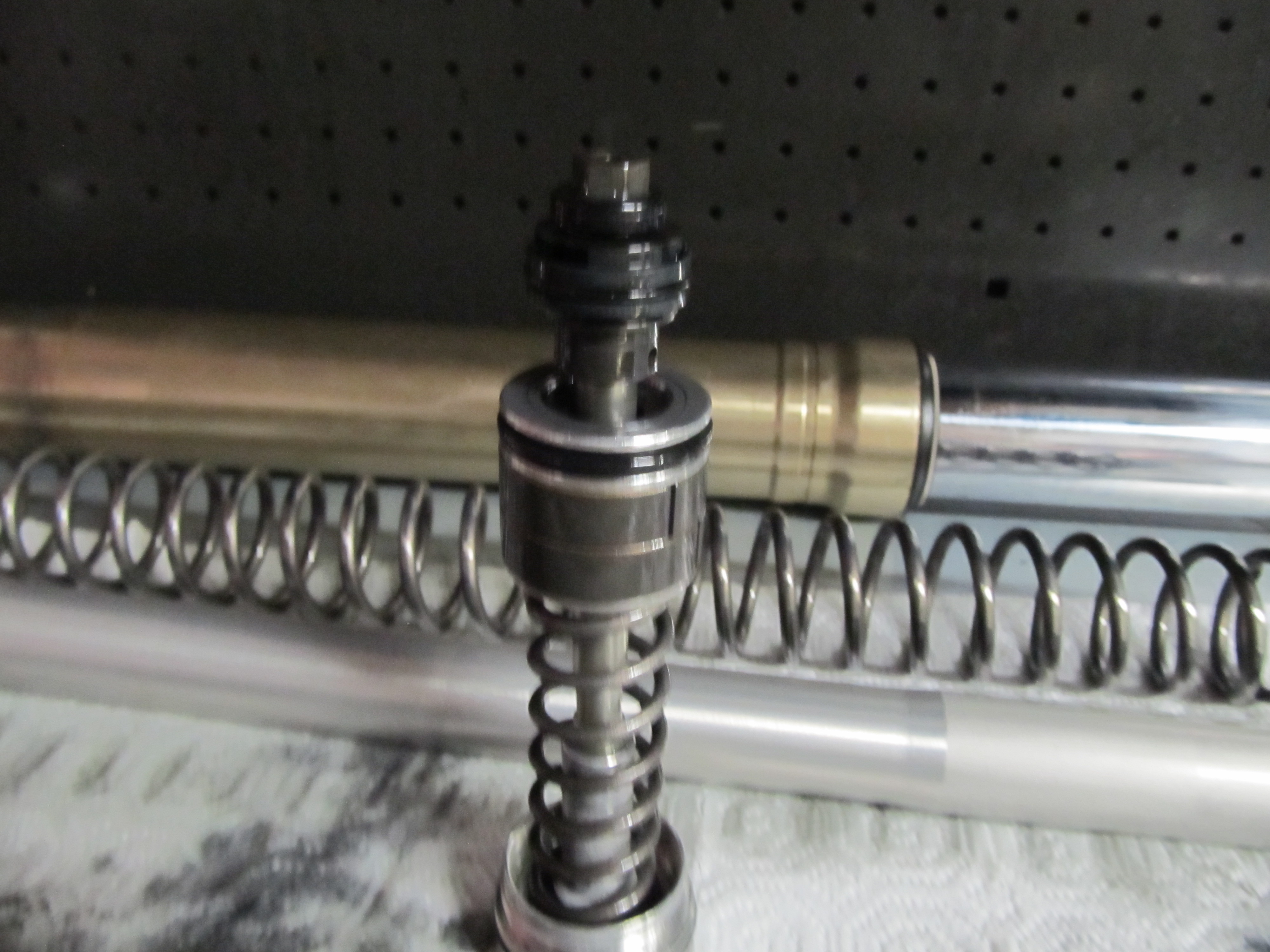 showa 2000 rm250 fork disassembly 5 DJFMXpro Motocross Pictures