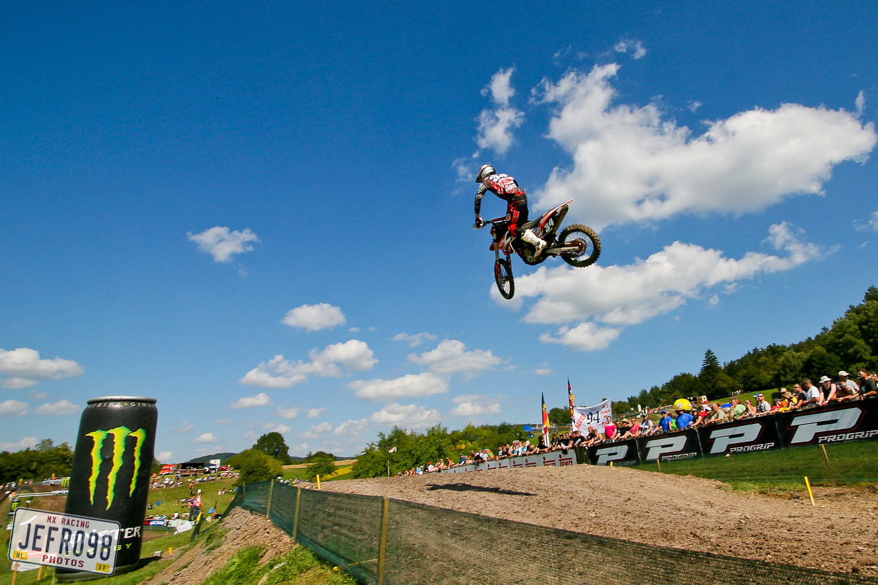 IMAGE: http://p.vitalmx.com/photos/users/448/photos/56053/s1600_IMG_8015.jpg?1329418499