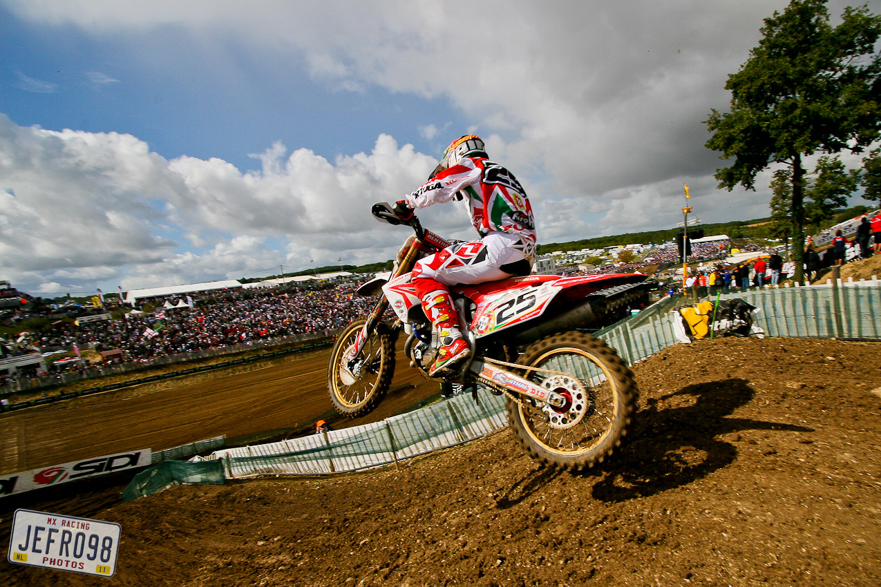 IMAGE: http://p.vitalmx.com/photos/users/448/photos/56061/s1600_IMG_9043.jpg?1329418670