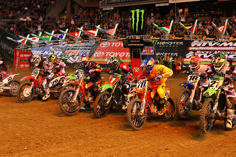 Ken Roczen (Red Bull/KTM) again showed that the 350 can get some wicked starts alongside the bigger 450 machines, and he jumped to the early lead. Ken Roczen (Red Bull/KTM) again showed that the 350 can get some wicked starts alongside the bigger 450 machines, and he jumped to the early lead.