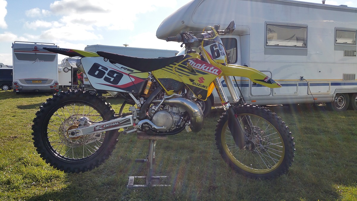 RMZ 250-450 DRZ 400 RM 125-250 4302-4601 STICKERS BRAS OSCILLANT Compatibile con