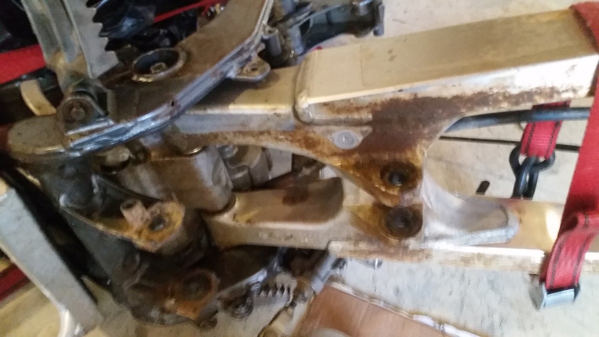 My budget RM250 build (and how to cut out a swingarm bolt from Hell