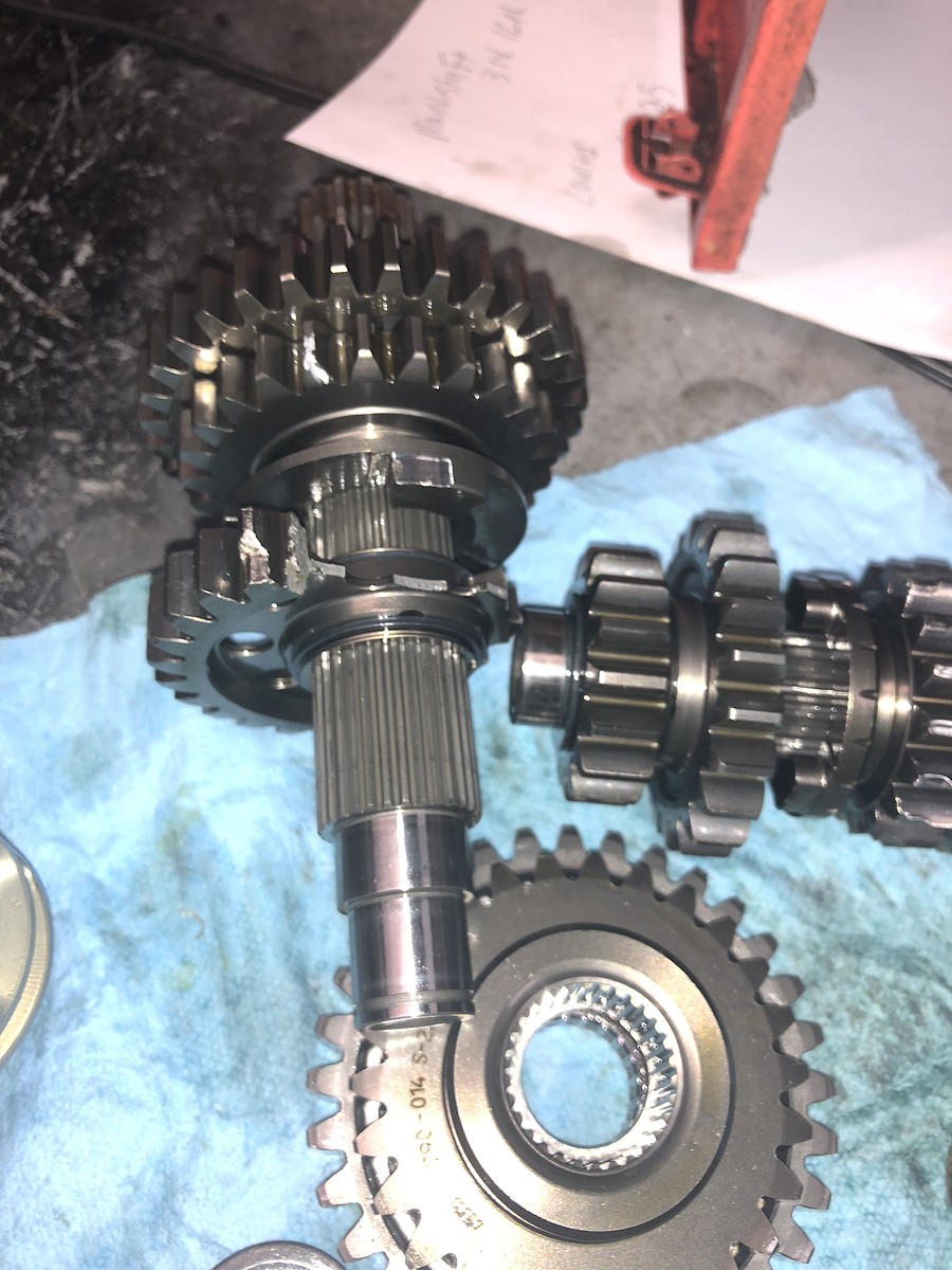 2016 Ktm250sxf gear box exploded *** Vital MX Product Reviews