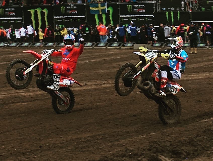 s1200_42069067_524918464603417_866369404