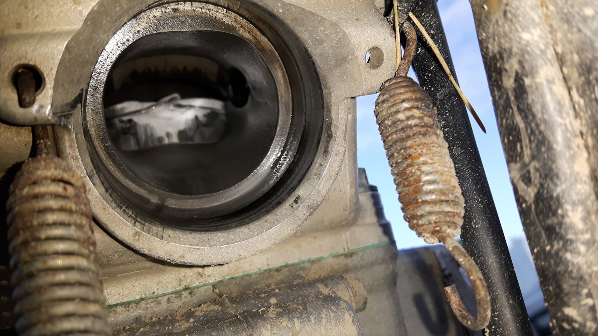 RM125 piston/cylinder damage, can I just slap a new piston in? Tech