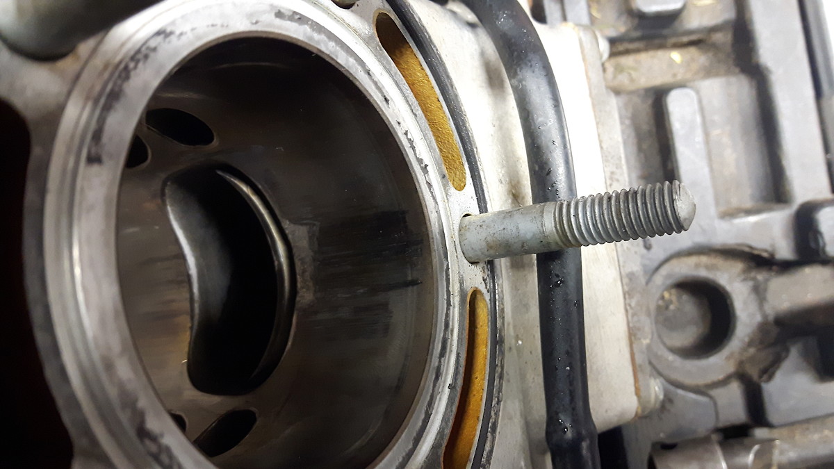 RM125 piston/cylinder damage, can I just slap a new piston in? Tech