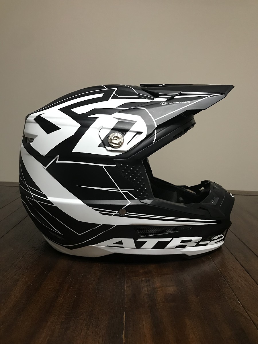 ISO Bell or 6D Helmet (L or XL) For Sale/Bazaar Motocross Forums