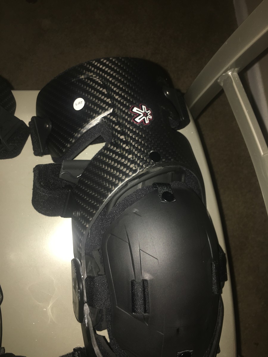 New!! Asterisk Carbon Fiber Knee Braces for sale 650 For Sale/Bazaar