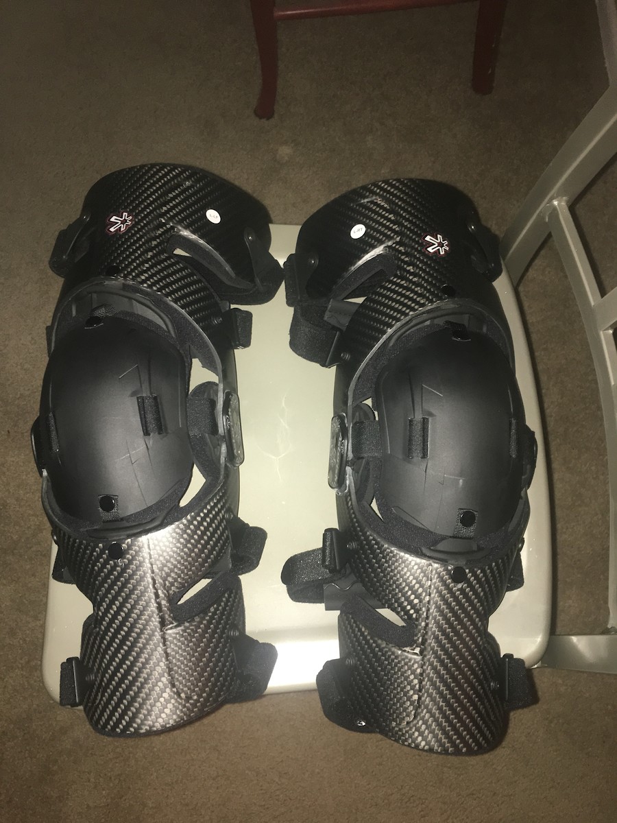 New!! Asterisk Carbon Fiber Knee Braces for sale 650 For Sale/Bazaar