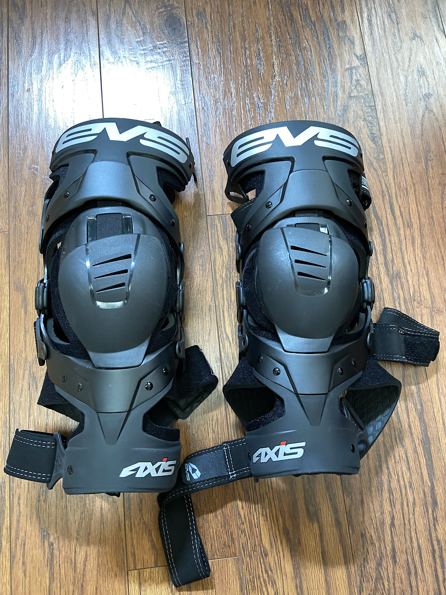 EVS Axis Sport Knee Braces (Size Large) For Sale/Bazaar Motocross