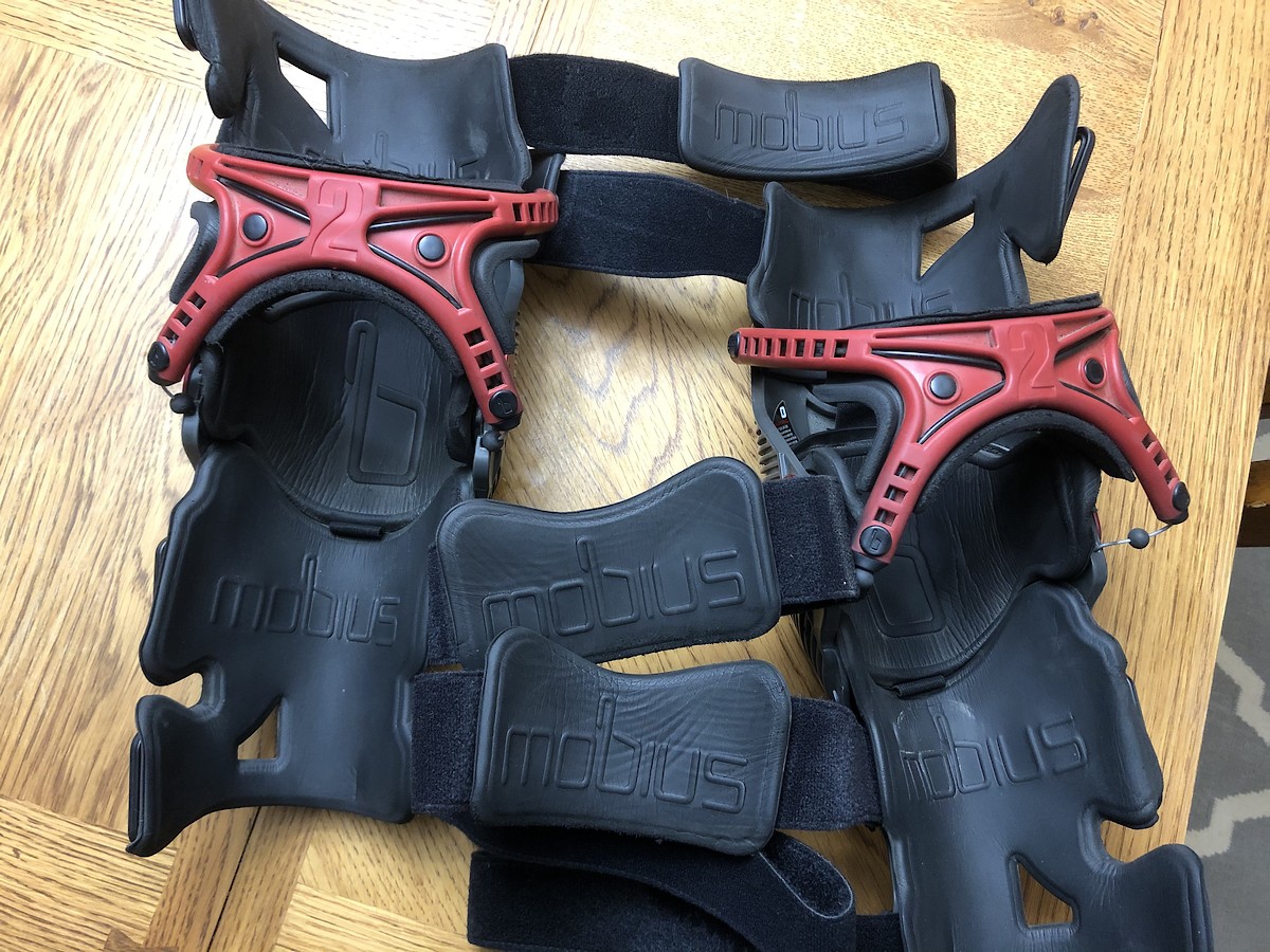 Mobius X8 Knee Braces Medium For Sale/Bazaar Motocross Forums