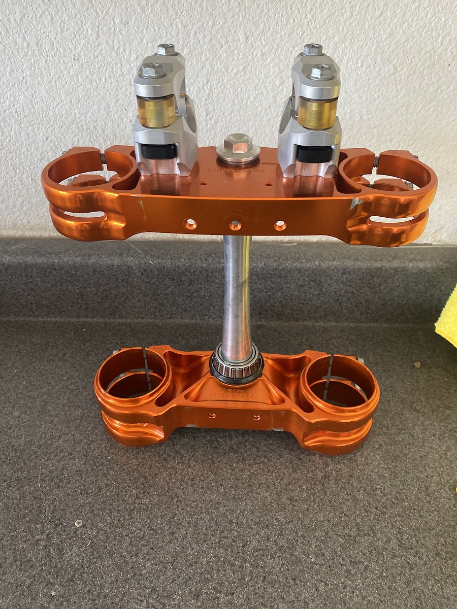 Ktm powerparts triple clamps and phds bar mounts For Sale/Bazaar
