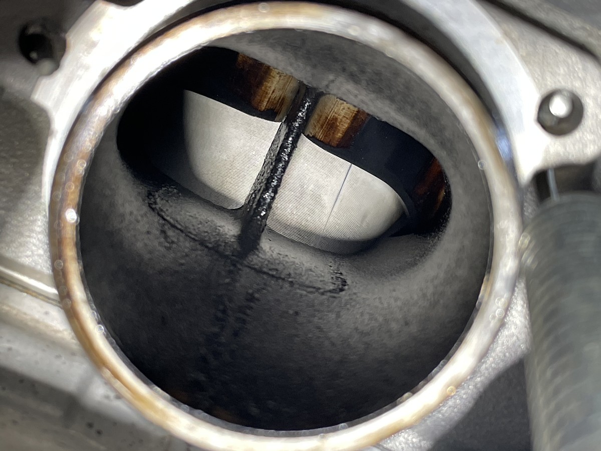 Gouge/scratch on piston YZ125 - Tech Help/Race Shop - Motocross Forums ...