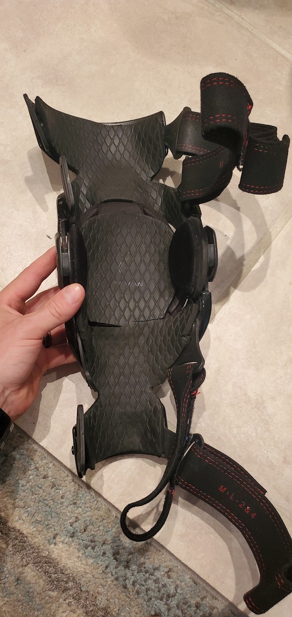 19+ KX450, 2122 KX250 Ride engineering link and EVS knee braces For