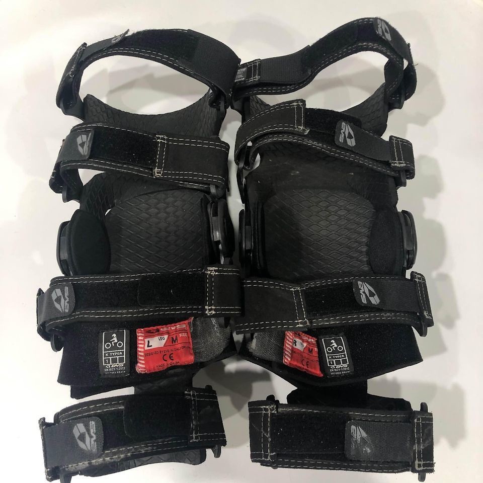 EVS Axis Sport Knee Braces Size M For Sale/Bazaar Motocross Forums