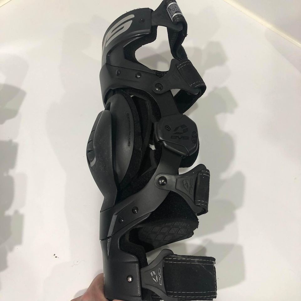 EVS Axis Sport Knee Braces Size M For Sale/Bazaar Motocross Forums