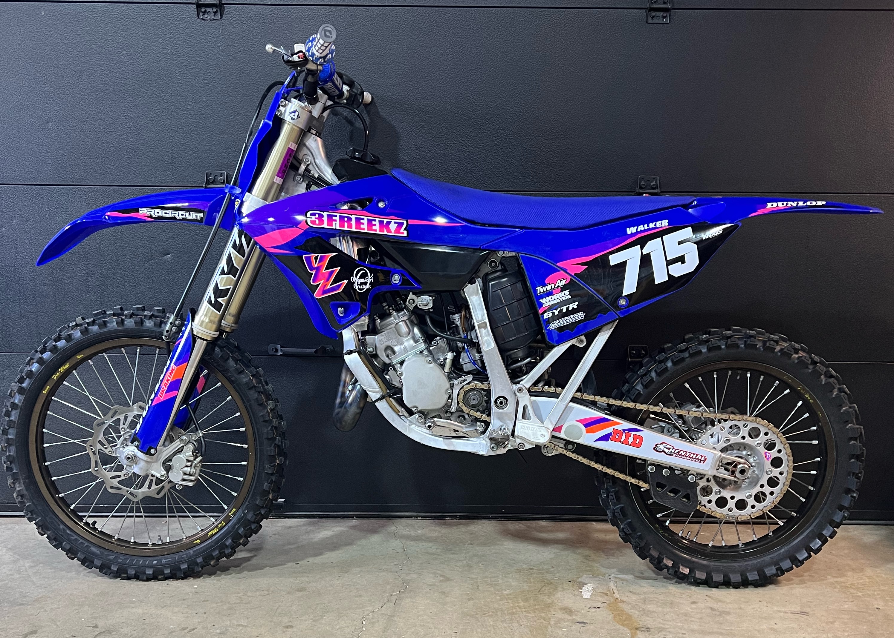 YZ125 YZ250 22-現行 Polisport タンク Quick look: Polisport Yamaha YZ 125 and YZ 250 replacement