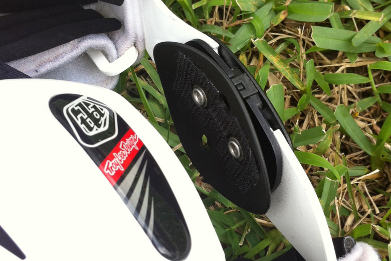 Troy Lee Designs Catalyst X Knee Brace Reviews, Comparisons, Specs