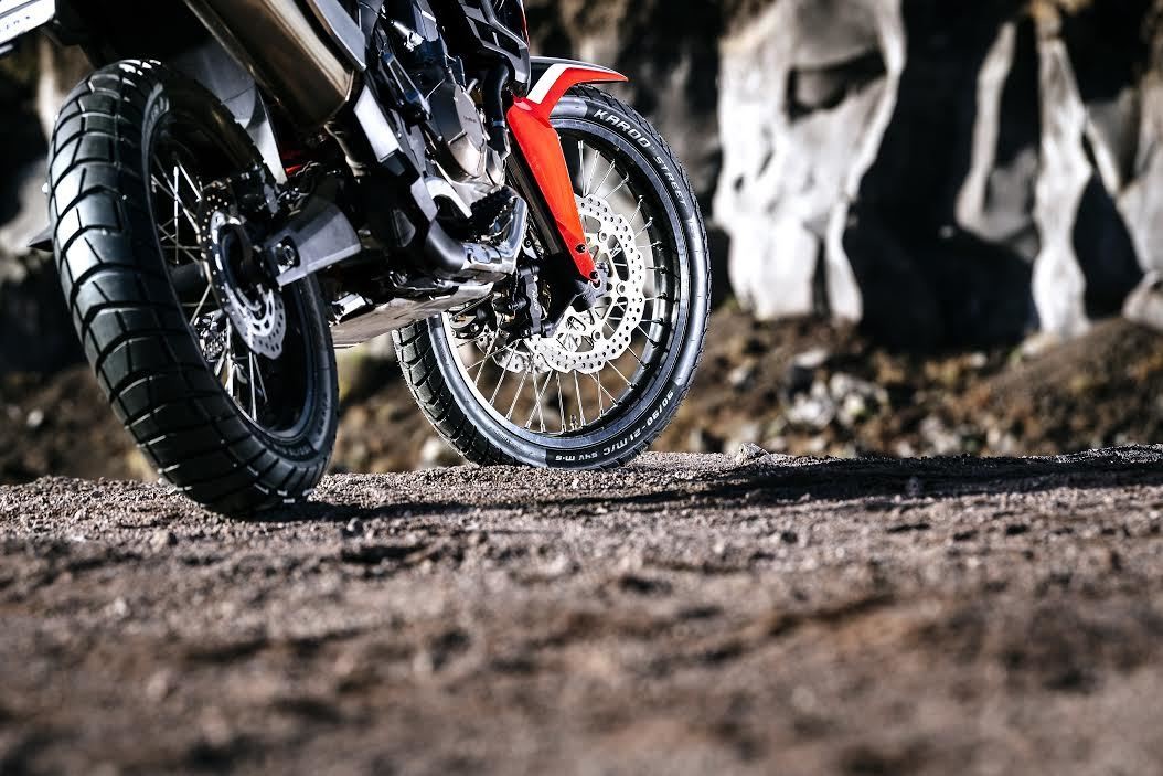 The METZELER Brand Unveils the New KAROO Street Enduro Tire Motocross