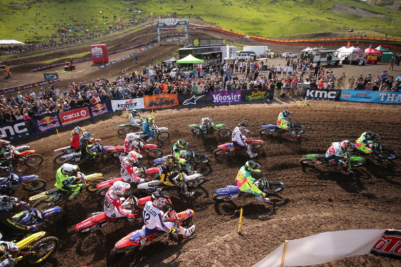 250 Moto 2 start.