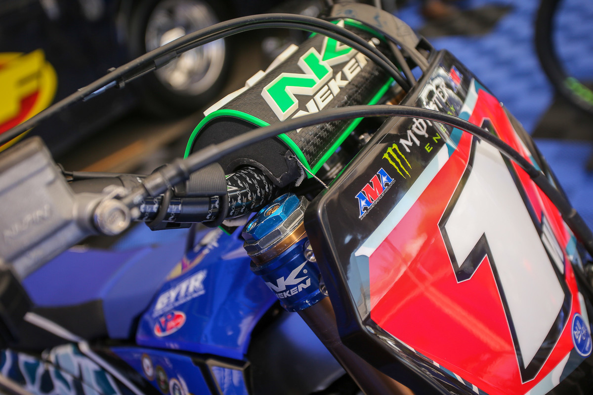 The wire between the pad and the plate? That's to ensure that the throttle cables don't get stuck under the pad. 