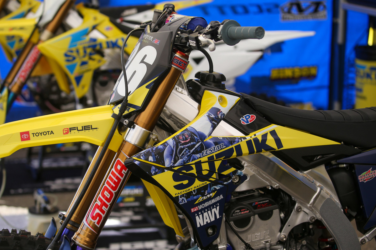 The JGRMX/Yoshimura/Suzuki Factory Racing guys opted for a Navy motif.