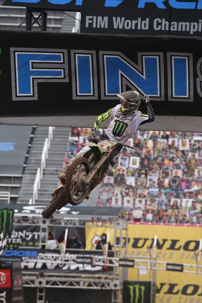 Eli Tomac claimed the Main Event win.