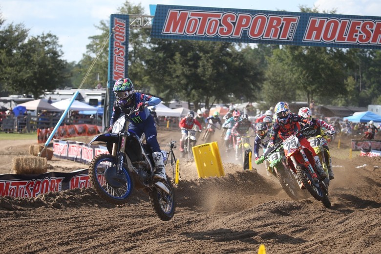 450 Moto 2 start.