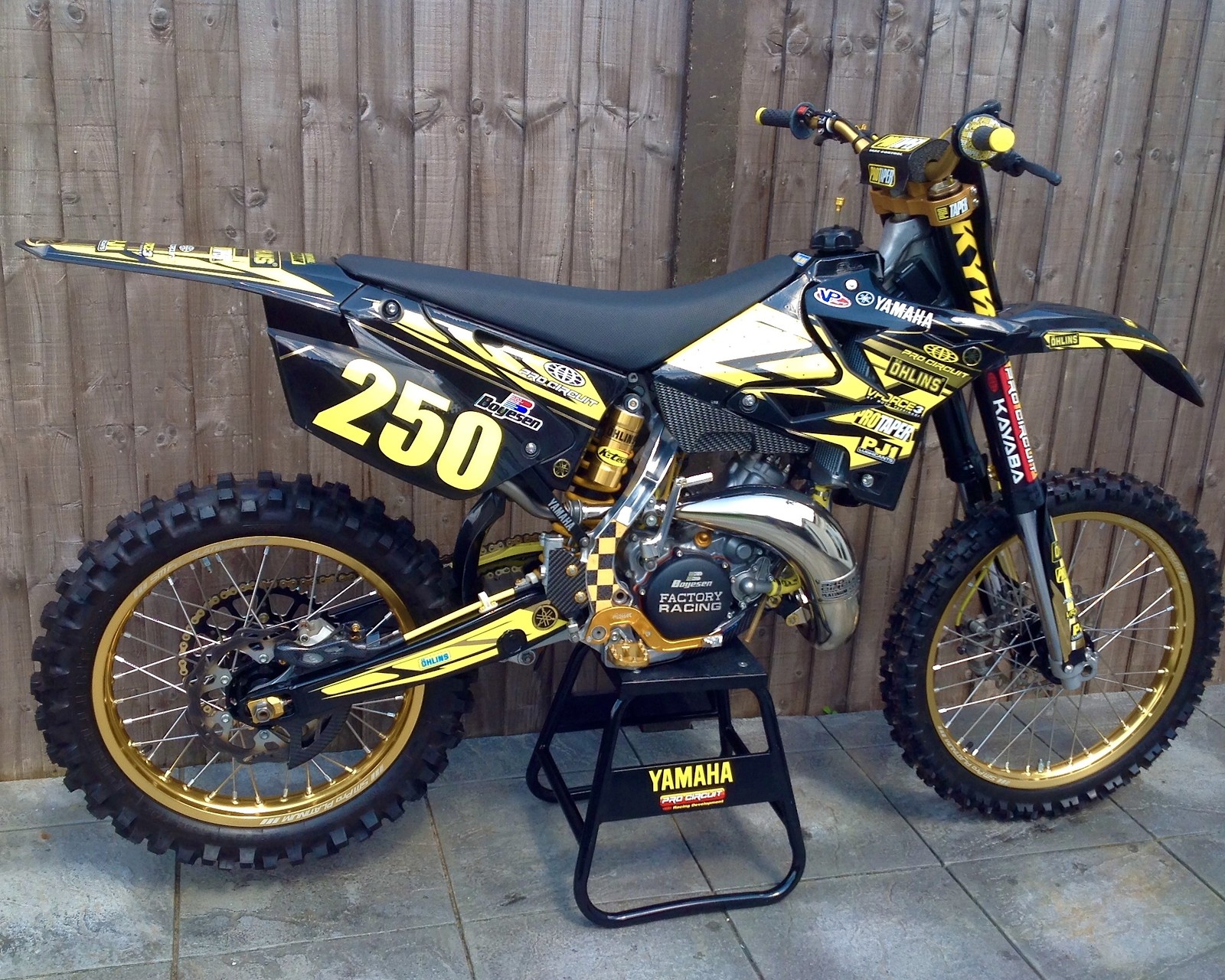 s1600 3DF937E0 44DE 433D 9A03 E6C125DA2F99