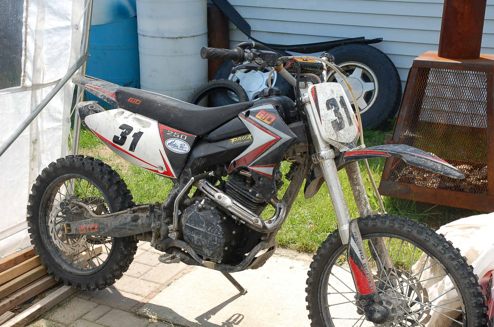 2011 gio 250cc dirt bike