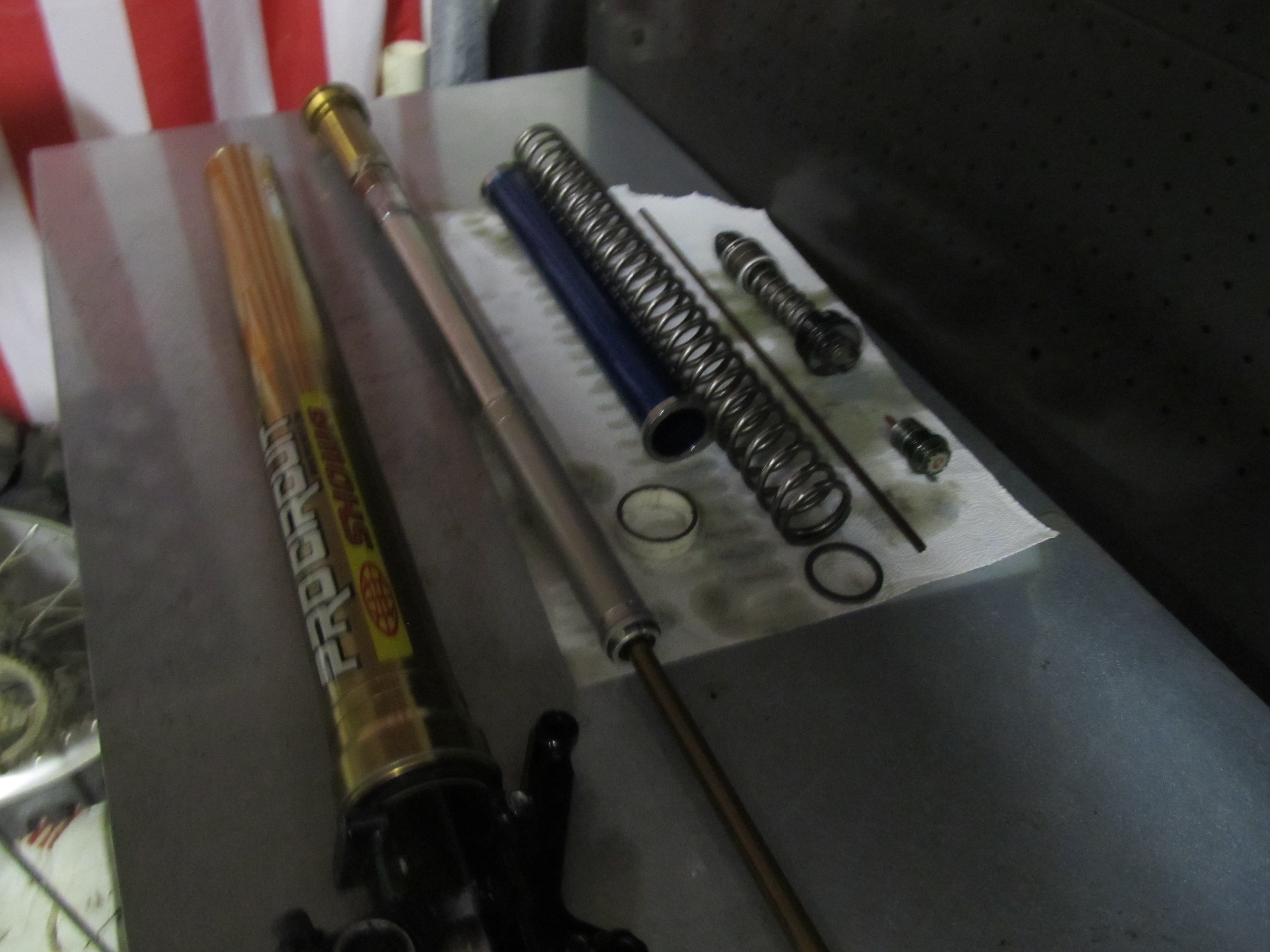 showa a kit pro circuit fork disassembly13 DJFMXpro Motocross