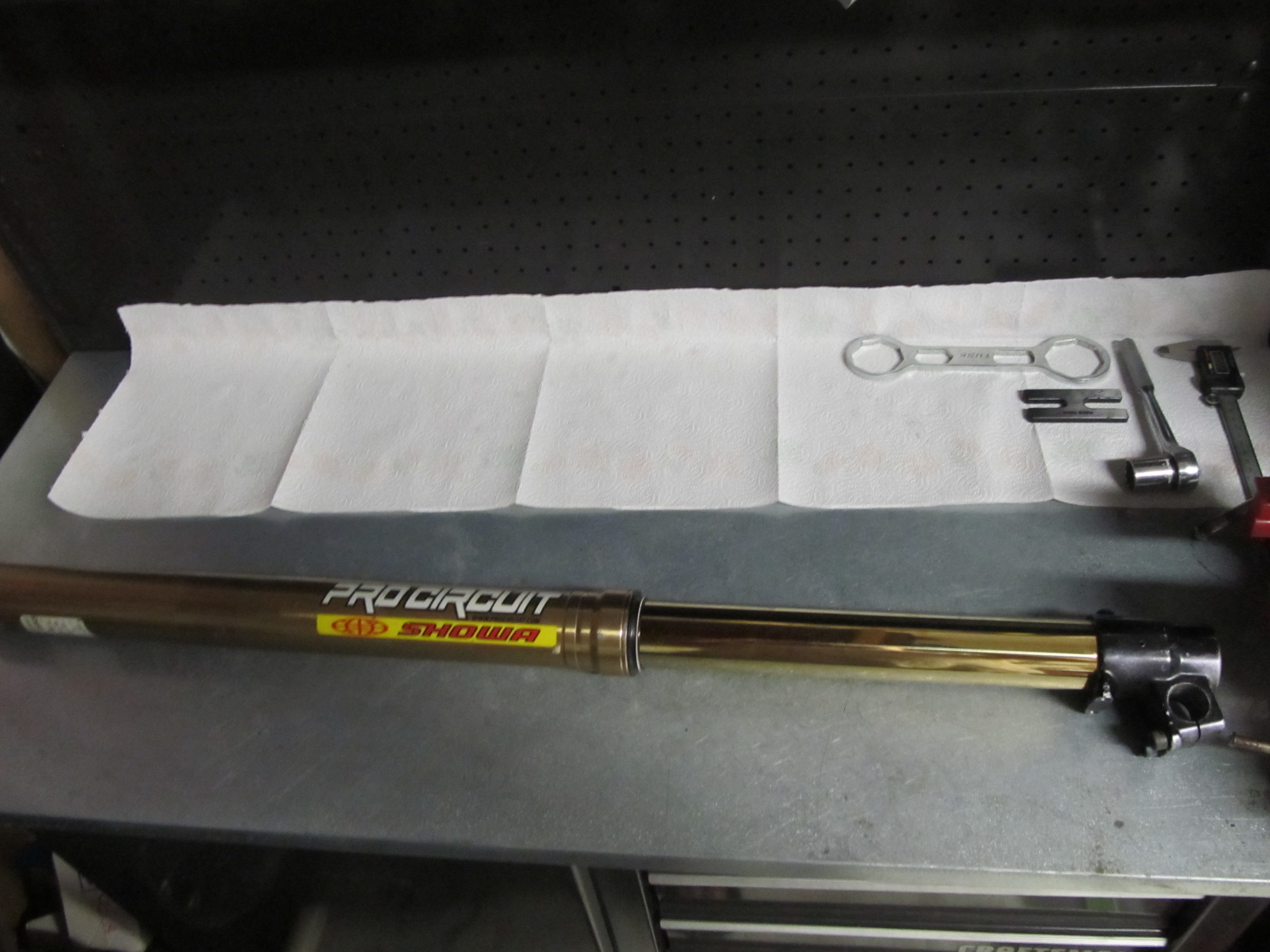 showa a kit pro circuit fork disassembly14 DJFMXpro Motocross