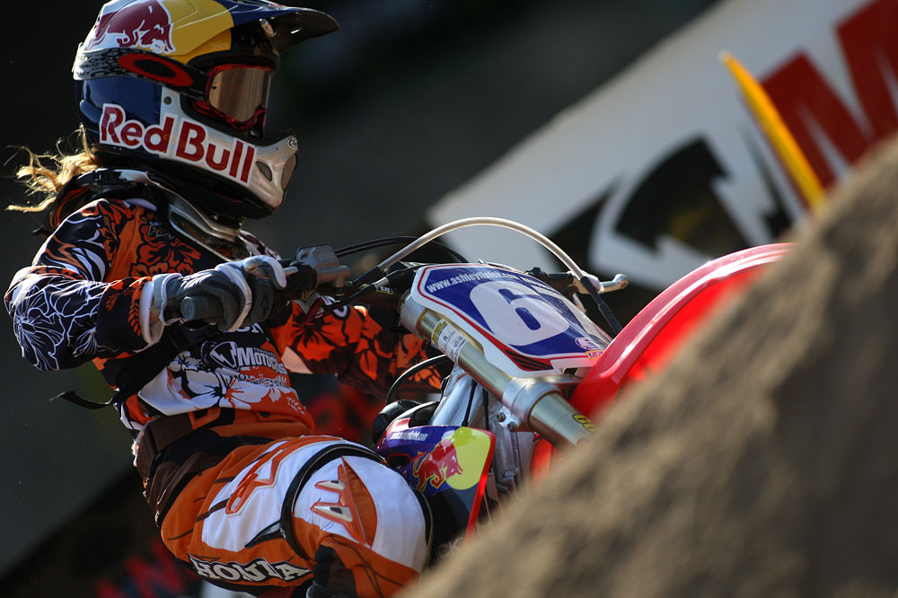 Ashley Fiolek - WMA Southwick: Moto 1 - Motocross Pictures ...