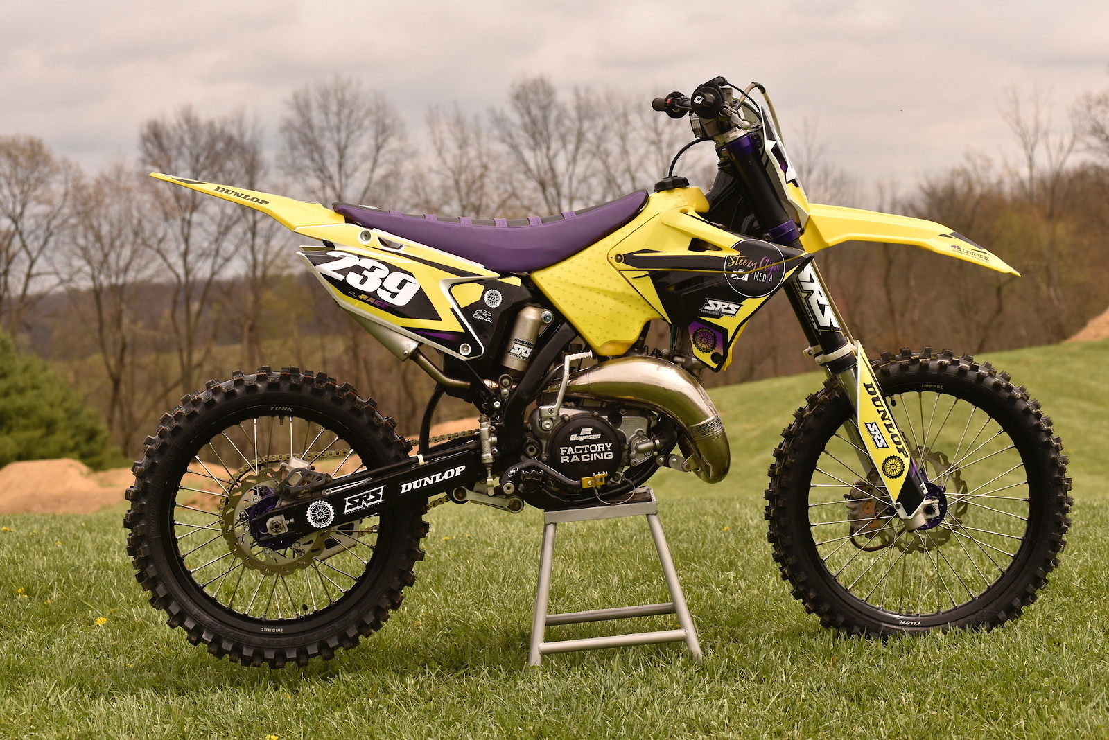 スズキ　RM125公道仕様　モタード　12インチ　レーサー　速いです