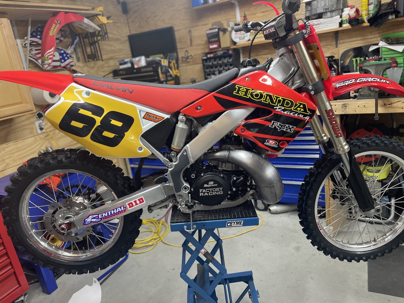 2001 CR250 by Mx metalworx Sean Galvin's Bike Check Vital MX