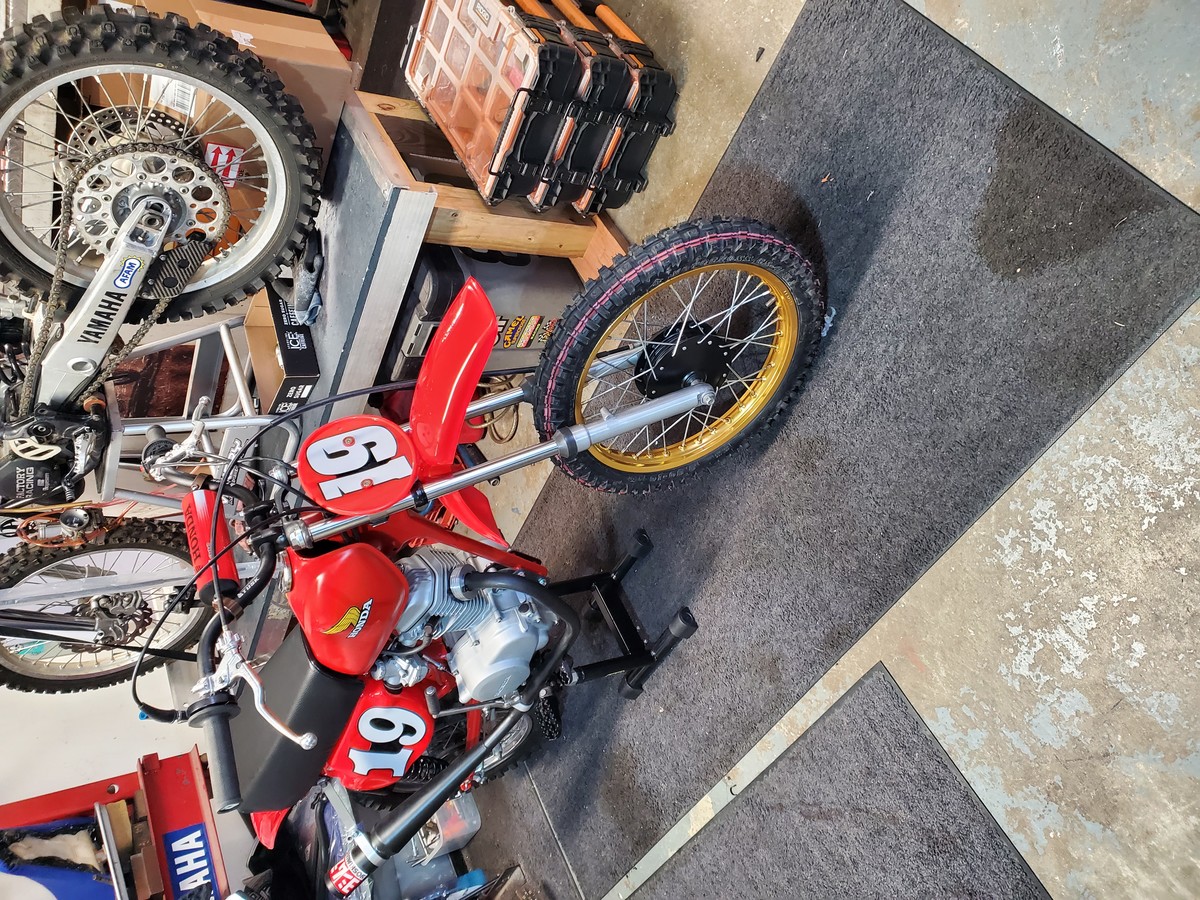 ホンダ XR75 77 - 78 ファイティングレッドフロント＆リアフェンダーマッドガードキット バイクパーツ 部品 互換品 カスタム アクセサリー BaT Auction: 1977 Honda XR75 at No Reserve