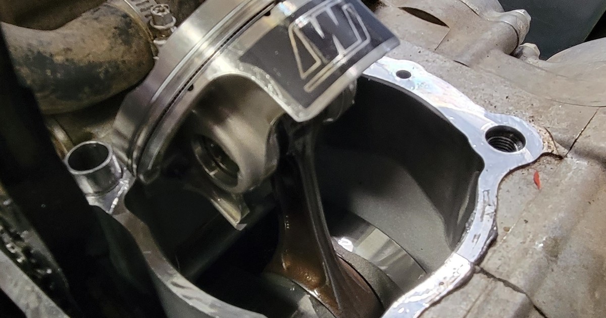 New Piston Ring Stuck In Groove Why? HELP See Photos Tech